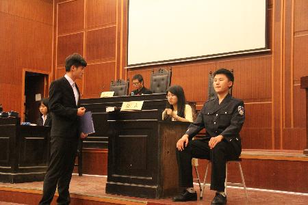 英美法系庭审程序首次“现身”马克思主义学院学院模拟法庭